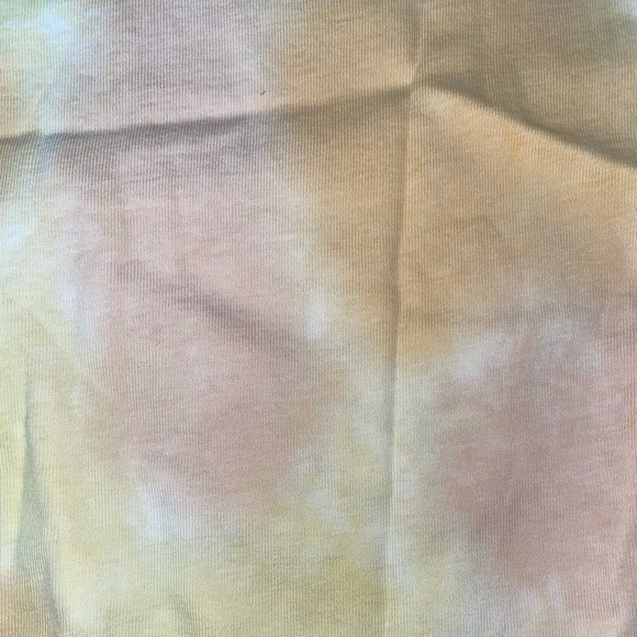 Levi’s tie dye tee 💫 🌈 - Picture 6 of 9